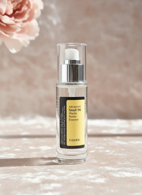 Esencia facial K-Chic Skin COSRX Advanced Snail 96 Mucin Power en frasco transparente con dosificador