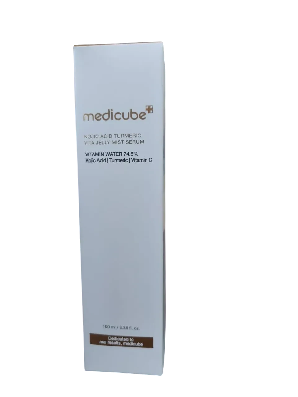 Caja de K-Chic Skin Especialidad Medicube Kojic Acid Turmeric Vita Jelly Mist Serum de 100 ml para iluminar la piel.