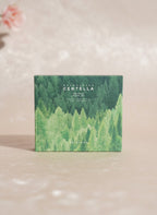 Set de viaje K-Chic Skin Especialidad Madagascar Centella Tea-Trica con caja verde ilustrada de bosque